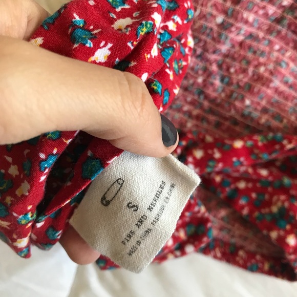 Pins and Needles Small Floral Smocked Crop Halter - Picture 4 of 6